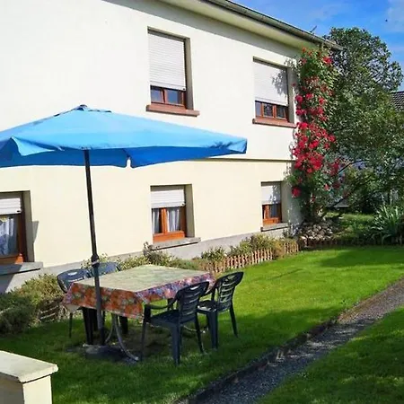 A Avec Terrasse Et Jardin Apartment